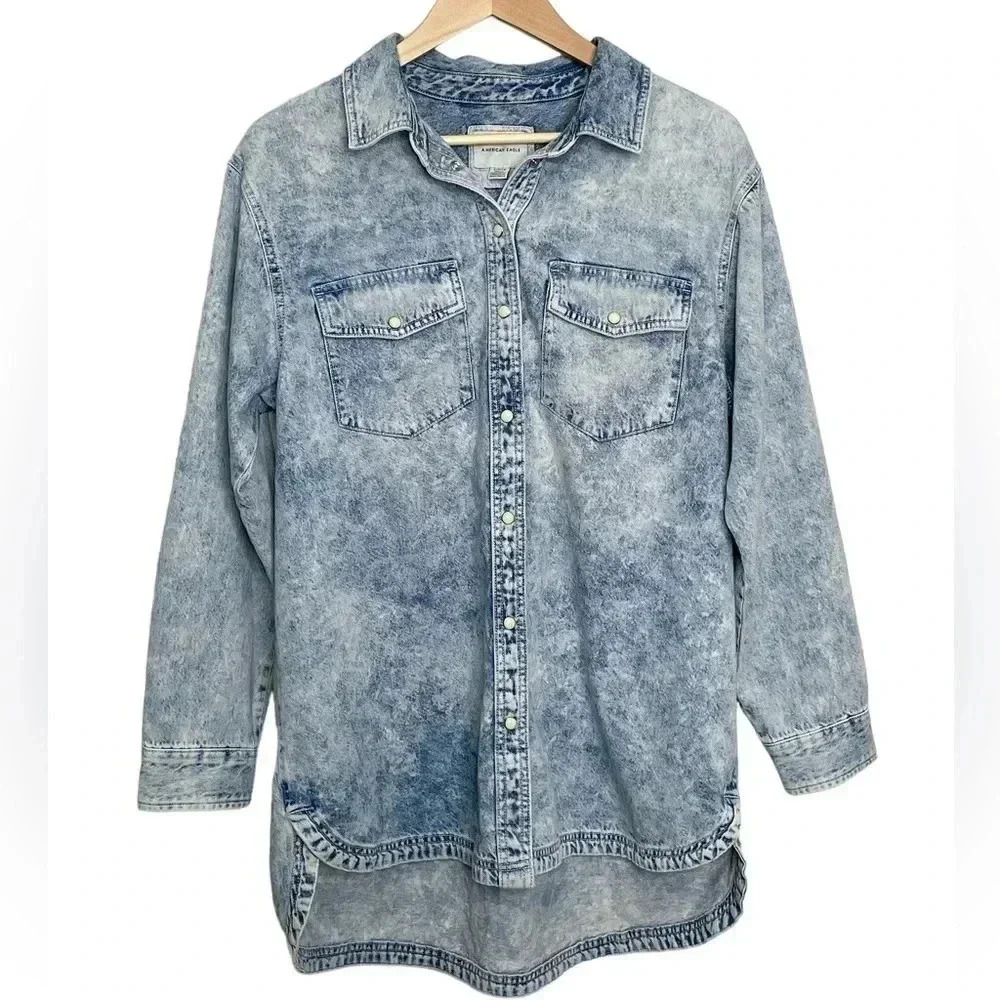 American Eagle Vintage Inspired Denim Pearl Snap Oversized Top Long Sleeves